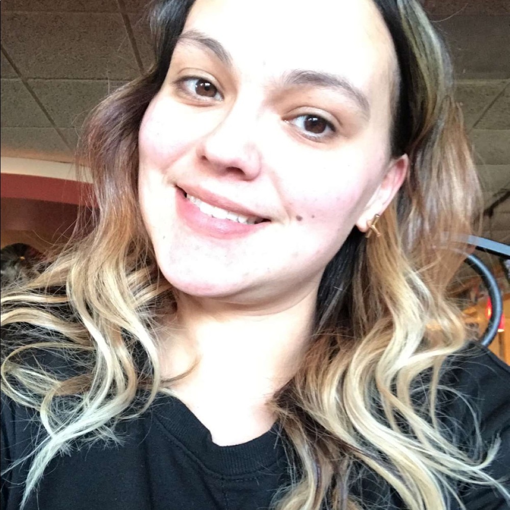 Meet your Posher, Yesenia